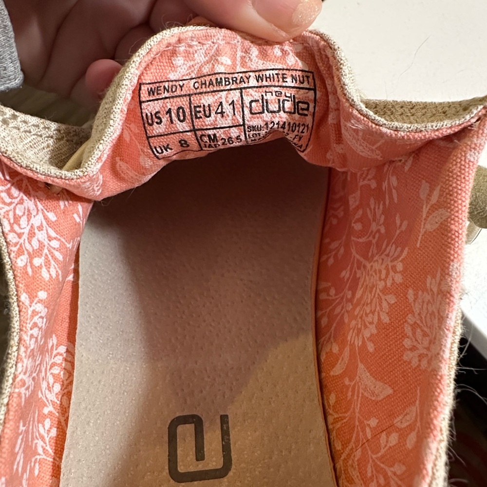 Hey Dude Shoes - Picture 4 of 4